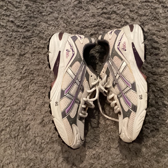 Women’s ASICS sneaker white size 7 - Picture 3 of 4